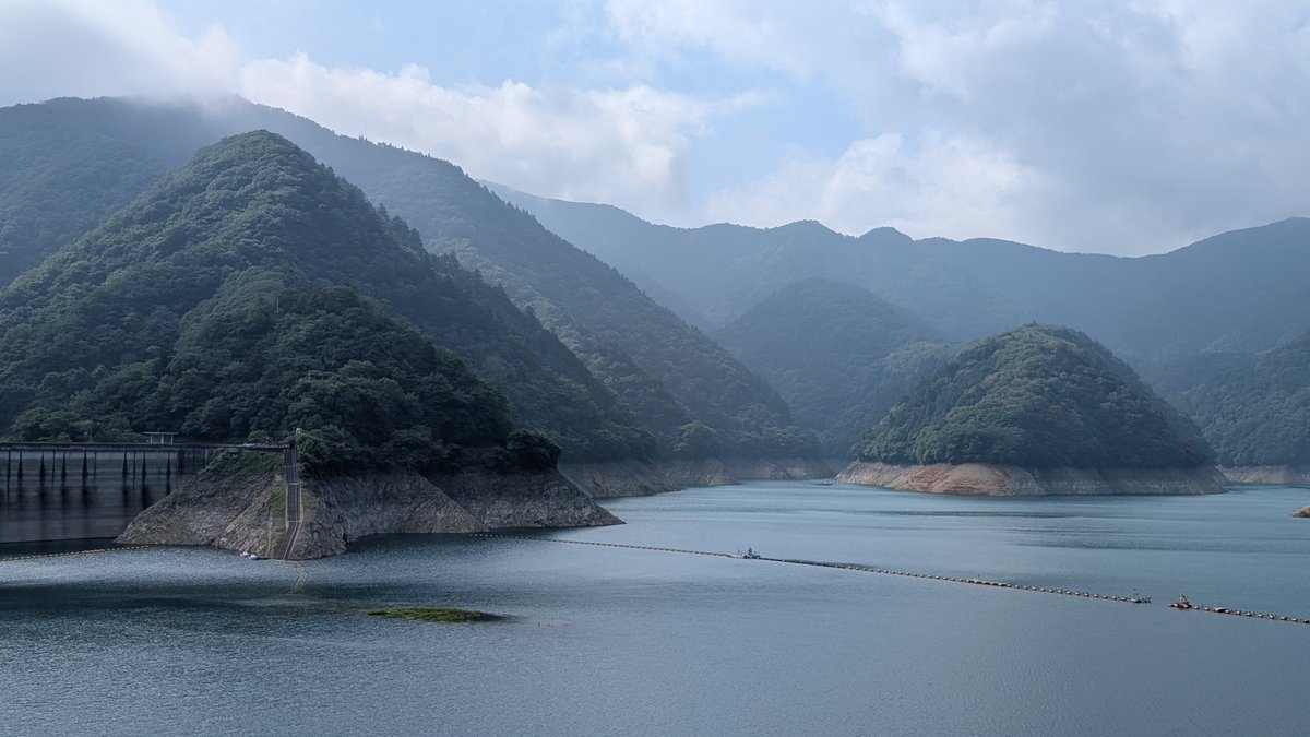 messagefromSS's tweet photo. 謎の岬
とうとう水没…
今日の貯水率50.9%
次はいつ見れるのか https://t.co/ghy1CzgUOI