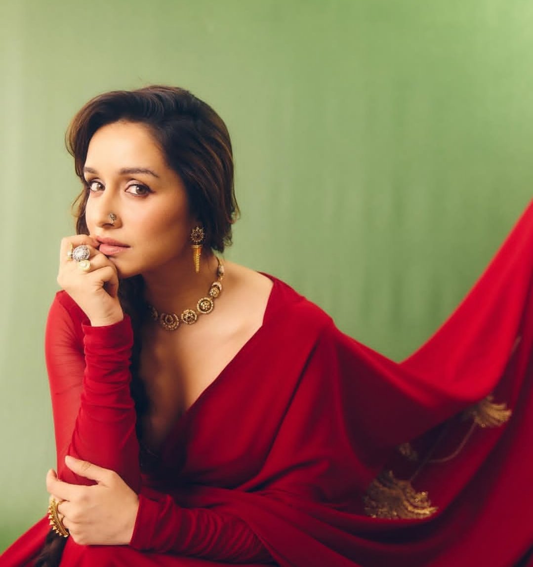 bubblechatss's tweet photo. Red suits her like it was made for her 🌹
Stunner 🫶✨ https://t.co/njvLDZ3qiR