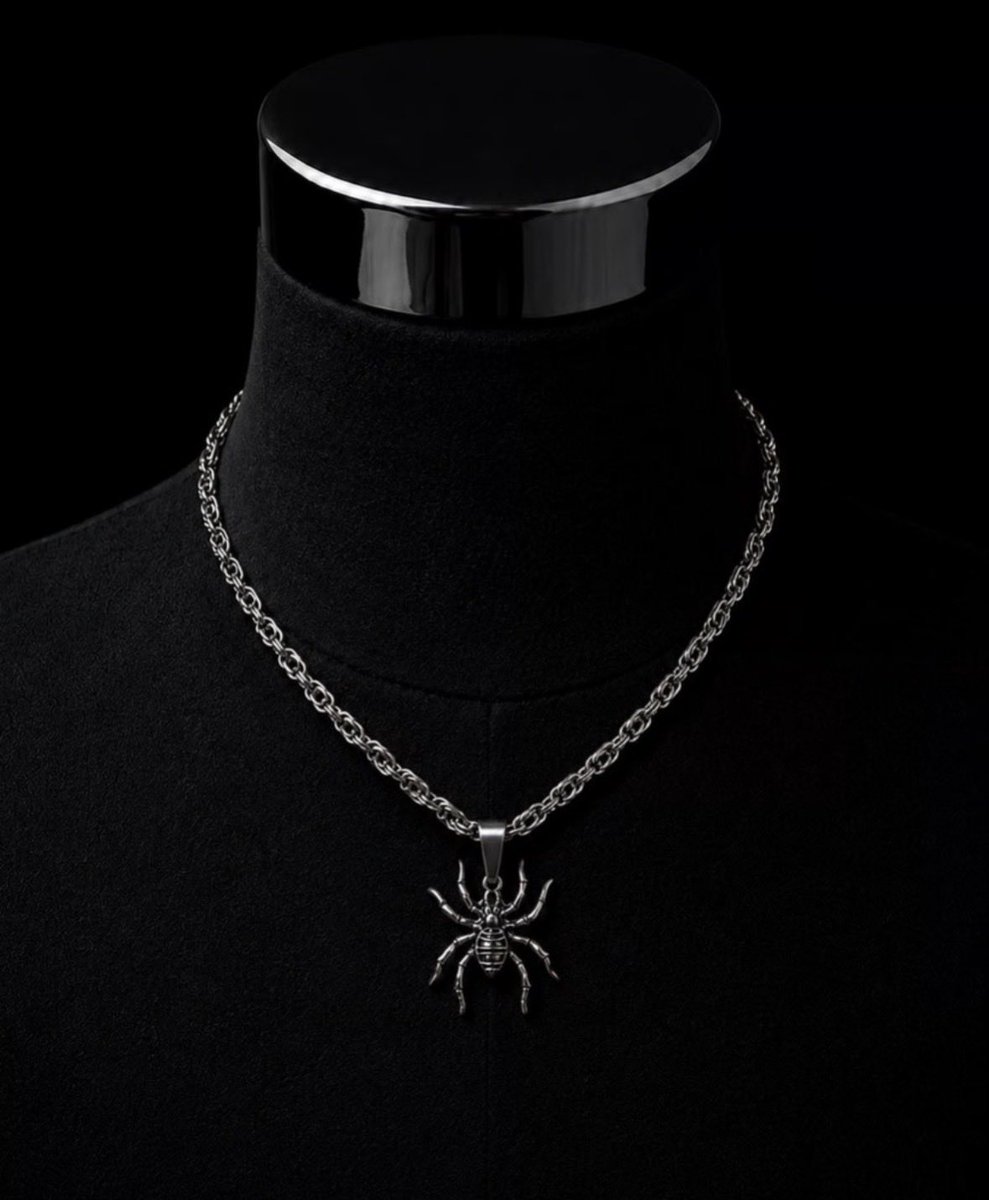 🕷️ 新作解禁。 闇に潜む美しさを、そのままアクセサリーへ。 蜘蛛を