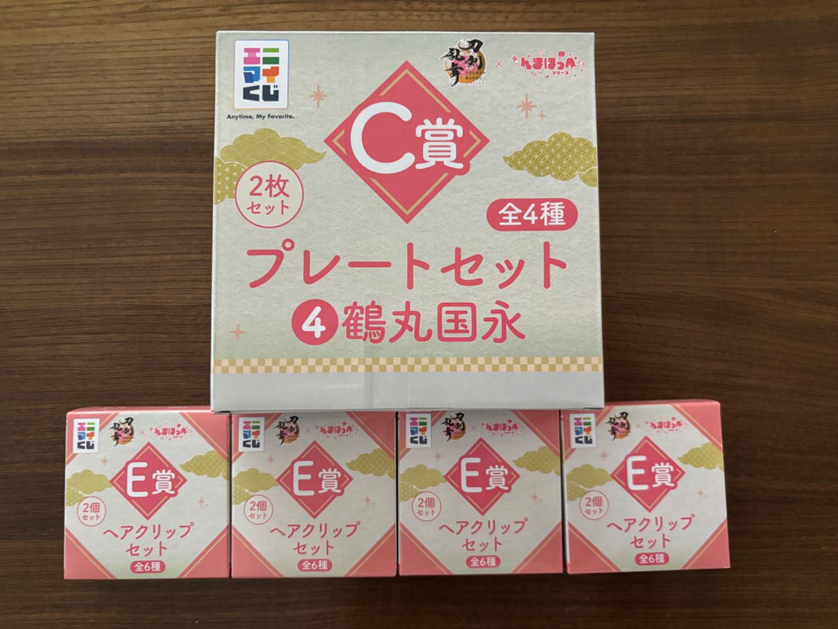 seira_starry's tweet photo. んまほっぺちゃんくじ、さすがの隣町のイオンも取扱店が一つしかなくて(一番くじやらぬーすとなら3店舗はある)、どれだけ残ってるかなー、と昼頃行ったらまさかの一人目だった模様😂
五回引いて4つE賞が出た時はさすが私、と思ったが最後にC賞が出てめでたく鶴丸プレートお迎えです👍 https://t.co/ESM16jdody