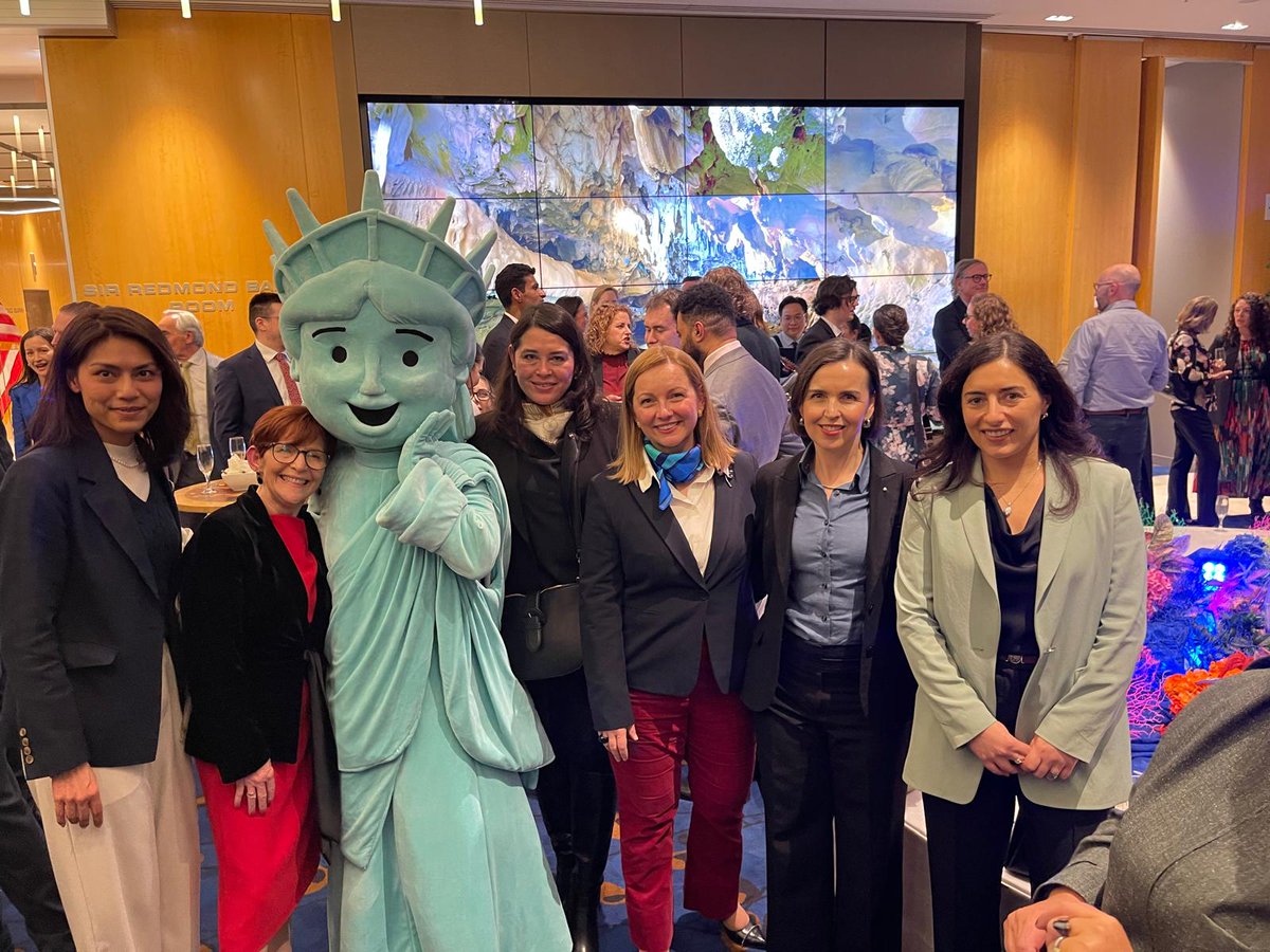 consularcorps's tweet photo. The Consulate General of the USA in Melbourne celebrated the nation's 250th birthday with an event at the Victorian Investment Centre yesterday evening.
New Consul General in Melbourne, Mr. Colin Crosby, spoke of the deep, long-standing relationship between the USA and Australia. https://t.co/dnaFSg8oR2