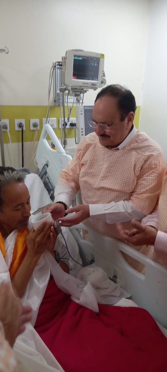 AkshaaykumarRai's tweet photo. टूट गया अनशन ...
सोनम वांगचुक ने तोड़ा अनशन 
जेपी नड्डा और जितेंद्र सिंह ने अनशन तुड़वाया ..
@Wangchuk66 @JPNadda @DrJitendraSingh https://t.co/aUh5naUXAG