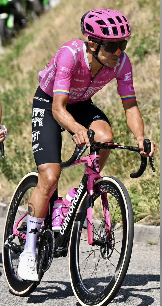 diegojv593's tweet photo. ¿Y si Ecuador no es un país de fútbol??

¿Y estamos poniendo dinero, atención  y apoyo a un deporte que no nos da resultados de alto nivel, como sí lo hace el ciclismo?

En 15 años el ciclismo ecuatoriano ha dado resultados que el fútbol no lo ha hecho en casi 100 años. https://t.co/MndWD3ppRf