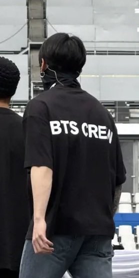 I want this BTS CREW shirt that Jungkook wore. I think it's made