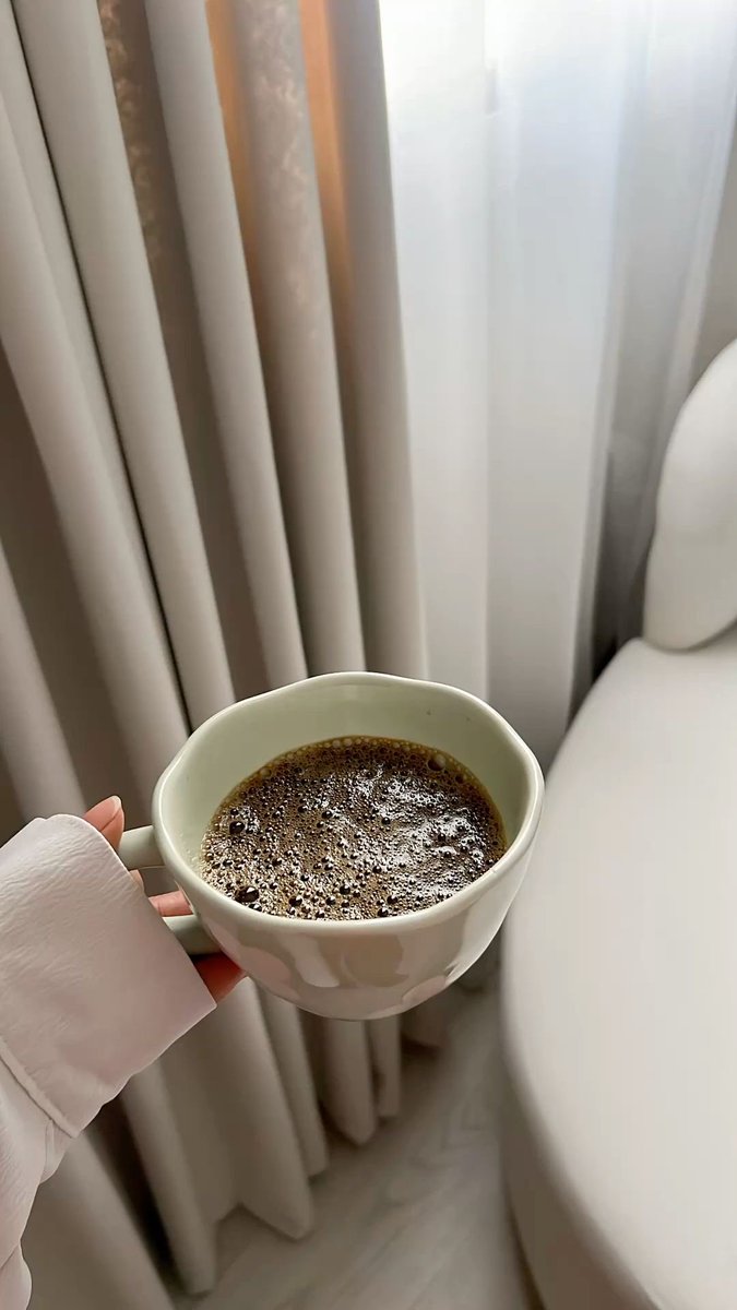 z7w__'s tweet photo. تسع وتسعون وصيَّة أَولها وأَوسطها 
وآخرها اعتزل كل ما يعكر مزاجك .🤎⁞♩. https://t.co/wS2ubFNd12