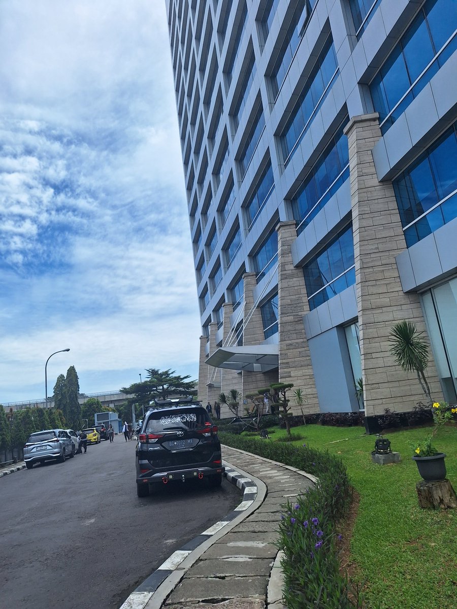 ragkyat's tweet photo. Foto gedung di galeri hape

Kalo punga tunjukin juga ya https://t.co/CE75efR4zG