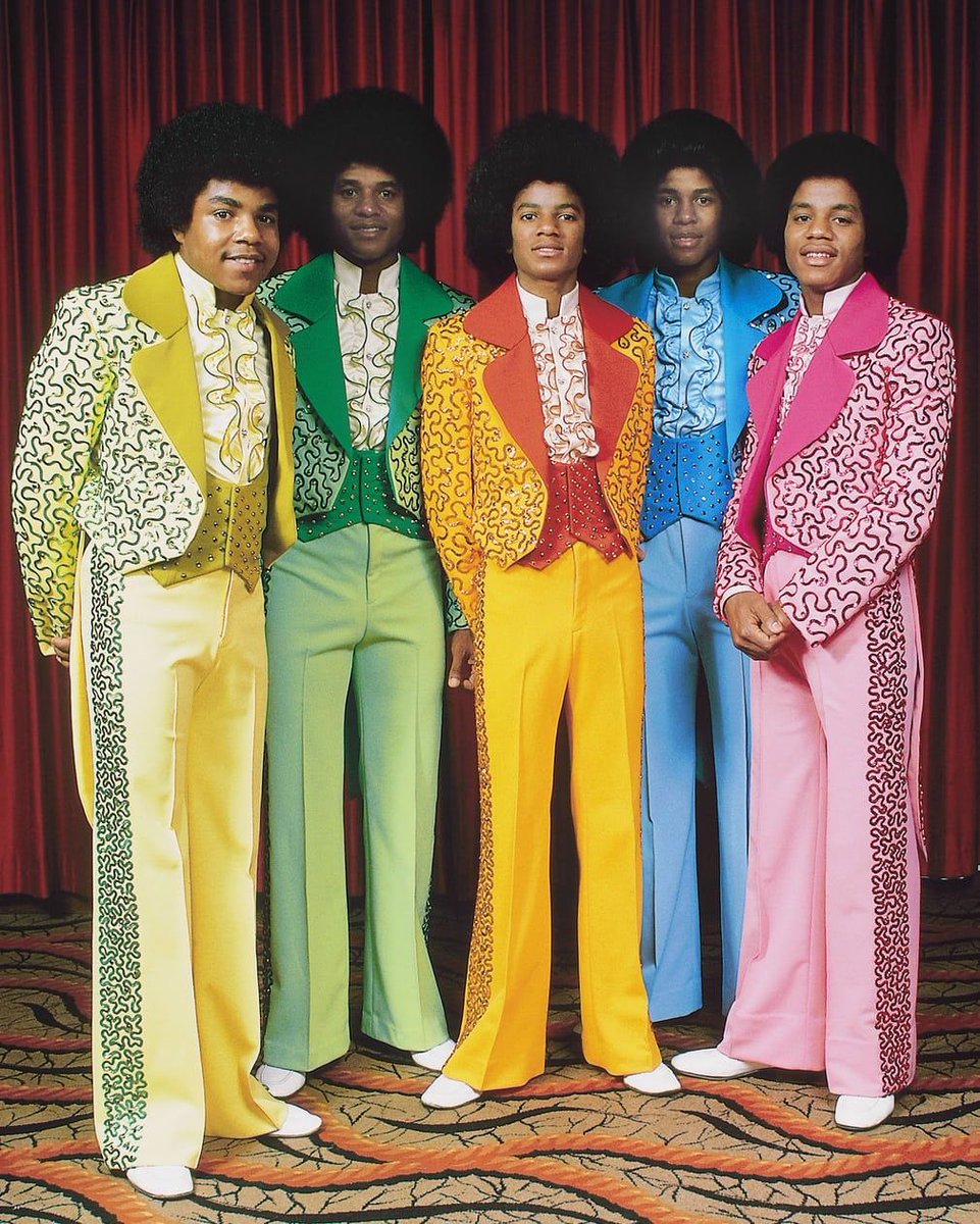 pinksourskittls's tweet photo. they look like a rainbow belt together in these outfits aw https://t.co/SLm4B4UvlV