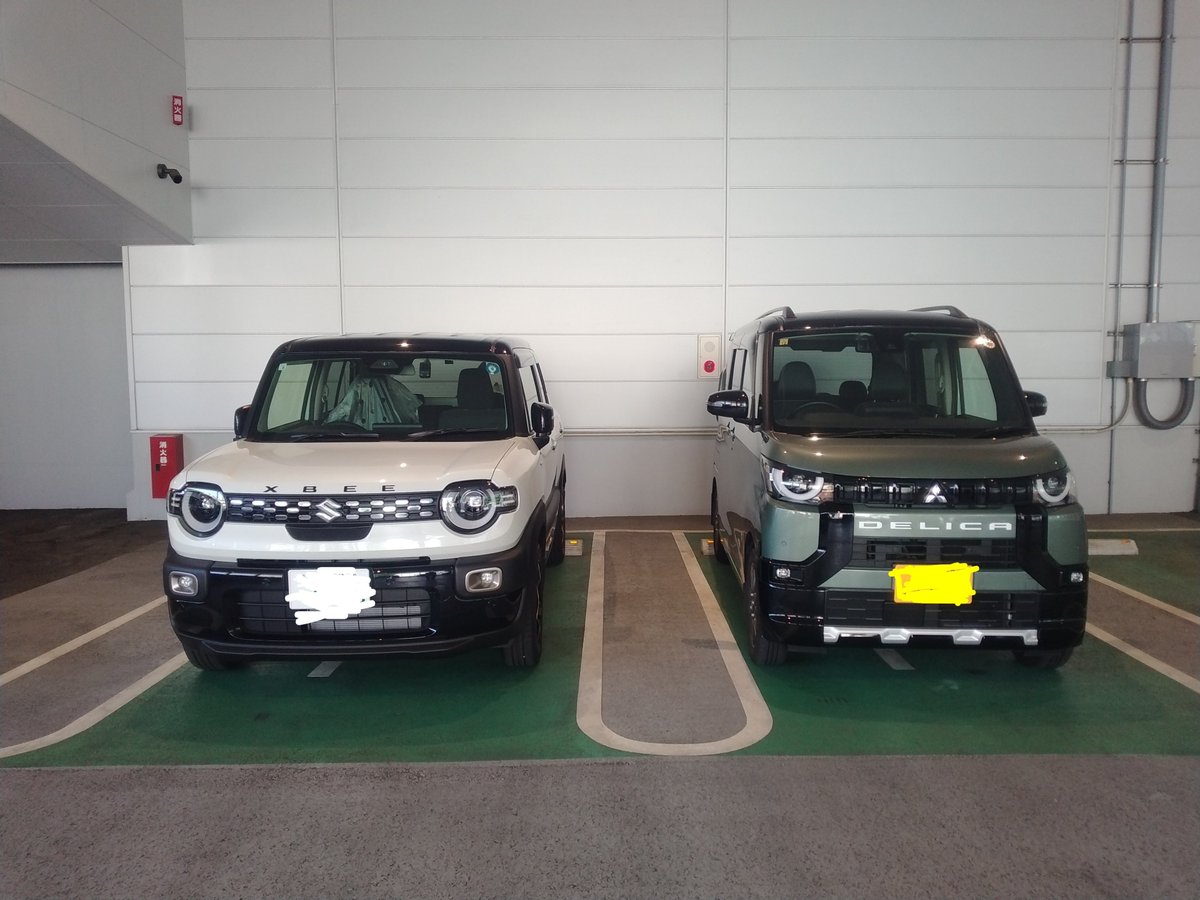 dorapee7's tweet photo. 身内が車を買い換えたので納車に付き合いました🚙
前の車も気に入っていたのですが、不具合がなかなか治らないので購入2年半位ですが決断した様です。
なんとなく目が似てる気が(^^;)
#デリカミニ
↓↓
#クロスビー https://t.co/2JRciRvBvr