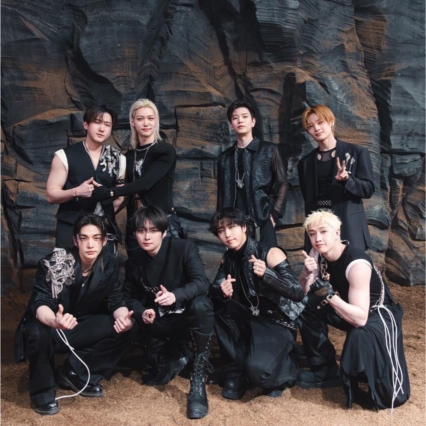 _u1u1n1n1_'s tweet photo. Stray Kids THIS &amp; THAT スキズ トレカ カムバ

特典絵柄のビジュまとめツリー

🎗️YES24
🎗️BDM
→ RUN IT MV衣装

https://t.co/pPB9wj7uMN https://t.co/iisTp2Jwfq
