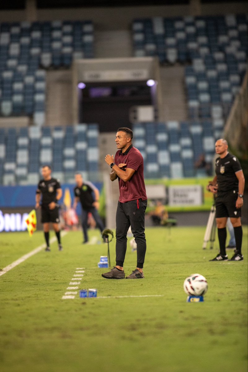 ACGOficial's tweet photo. 🇹🇹🧠O PROFESSOR SABE MUITO!!!

Roger Silva está invicto desde sua chegada no comando do Dragão. Foram duas vitórias e um empate até o momento.🔴⚫️

#OrgulhoAtleticano #DNACampineiro https://t.co/tMm1FWwUEh