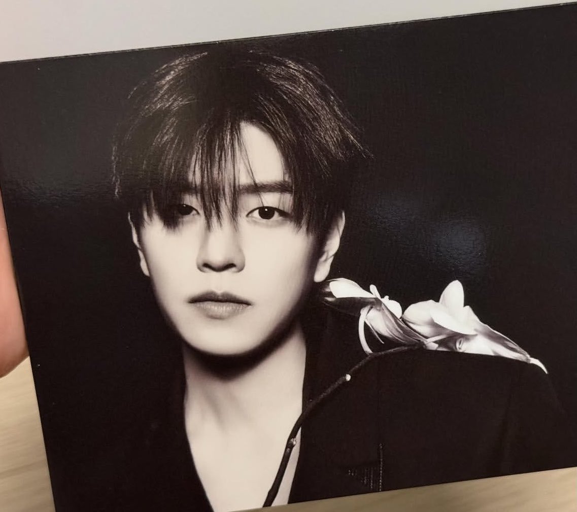 _r3hc's tweet photo. seungjin art 🖤🤍 https://t.co/SyiM9eXndN