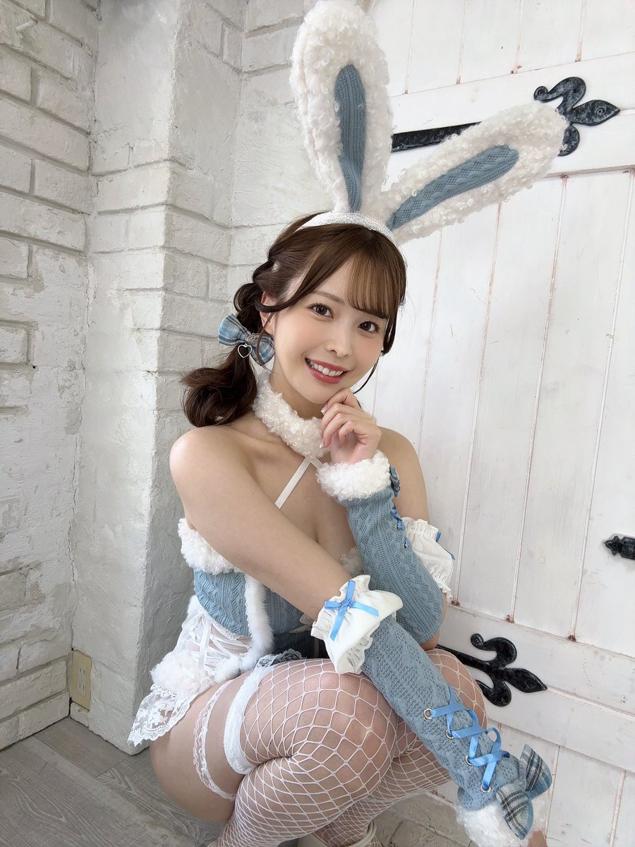 hinano_kuno0525's tweet photo. ꪔ̤̱ꪔ̤̱ꪔ̤̱

撮影会で着たバニーコスプレが
30日の23時までオークション出品されてます🐰🥕

サイン入りチェキが付いてるよ🤍
Getしてね〜...♪*ﾟ...♪*ﾟ

https://t.co/hSl4QAbQRD https://t.co/yqTScuQ2aM