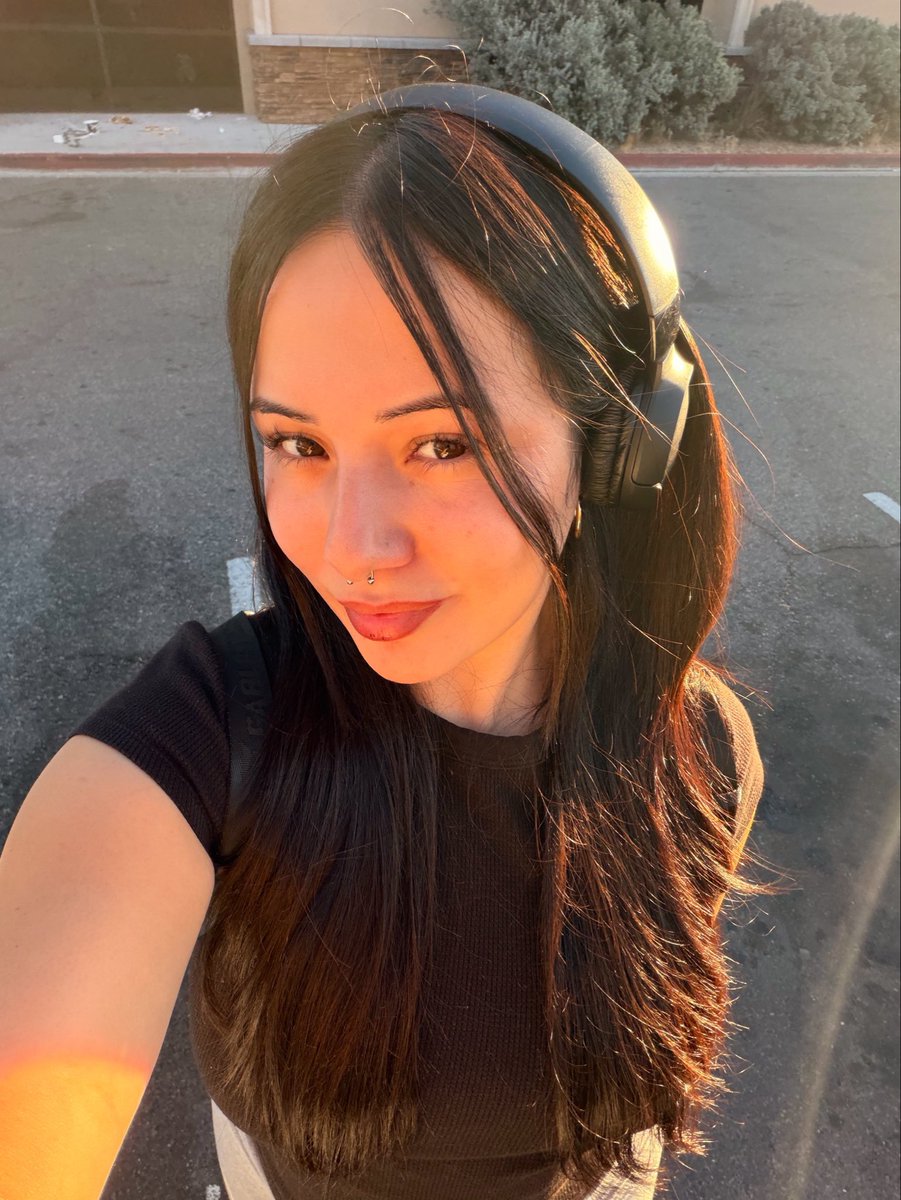 ppinkmaggit's tweet photo. me after the most crazy workout known to mankind 🤓 https://t.co/0ISaq1tVho