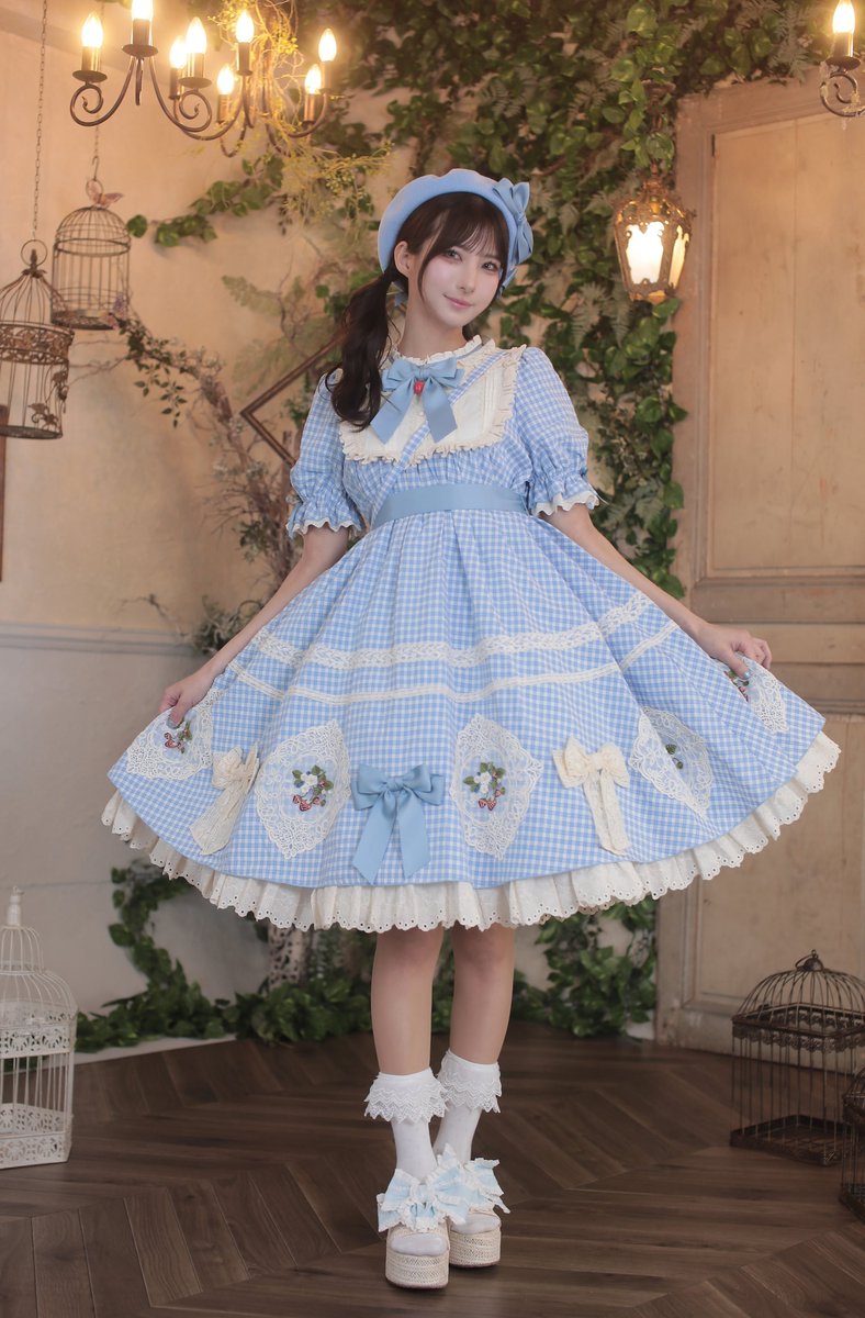 🌟商品紹介🌟 ストロベリー・リボンブーケ ギンガムチェックパフ