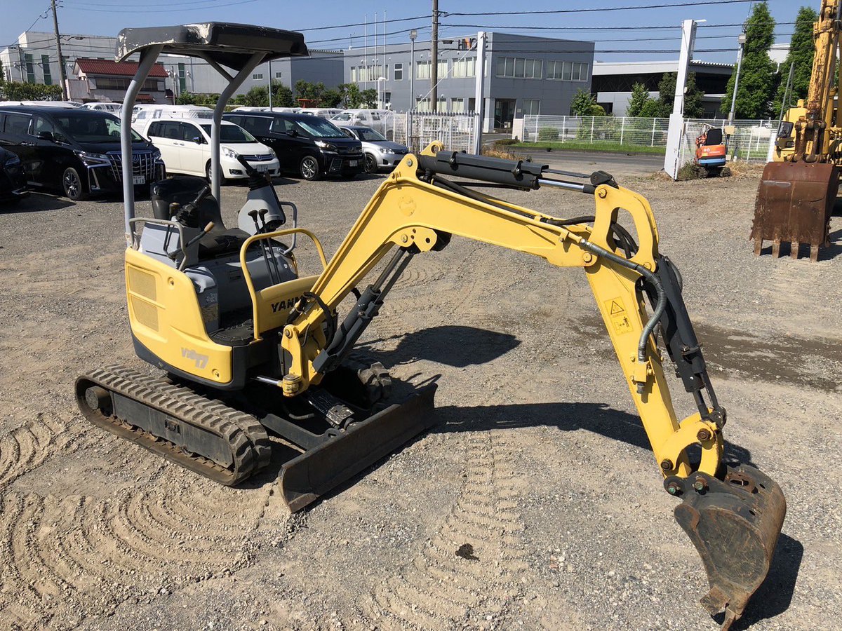 FS2017_01's tweet photo. 🚜【中古建機 入荷情報】🚜

✨ #ヤンマー Vio17（2013年式） が入荷しました！

人気ミニショベル！
狭い現場でも優れた取り回しを発揮し、住宅地・土木工事・外構工事・設備工事・造園など、さまざまな現場で活躍する1台です。

📍現車確認歓迎
📍全国発送・海外輸出対応
📍中古建機・ミニショベルの買取も強化中

詳細はプロフィールのリンク、DM、お電話よりお気軽にお問い合わせください！

#中古建機 をお探しの方は
お気軽にお問い合わせください📩

買取・販売・整備も承っております！

◼︎お問い合わせ
Tel 049-299-6150 / staff@first-selection.asia

詳細はDMでも対応可能です！

https://t.co/eBUxeeCa0j
📍#株式会社ファーストセレクション

スタッフ募集中！
当社では現在、
●#整備スタッフ
#営業スタッフを募集しています！
重機が好きな方、機械いじりが得意な方、元気で明るい方、大歓迎ですし未経験でも先輩がしっかりサポートします！
一緒に地域の現場を支えていきましょう！
興味のある方はぜひDMください📩