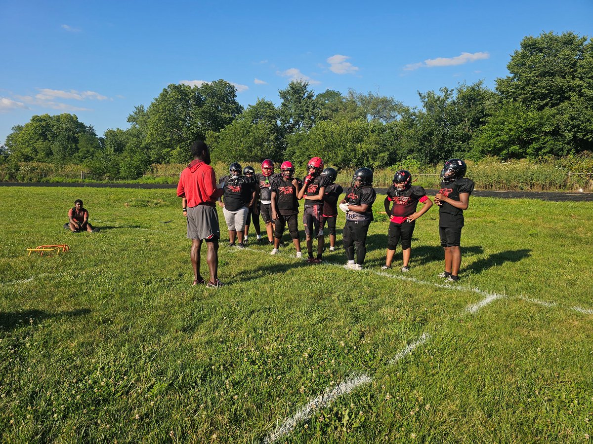 300boyzzzz's tweet photo. Thank you to former @OhioStateFB   Robert Landers coming out and working with our guys !! https://t.co/55urozVeDO