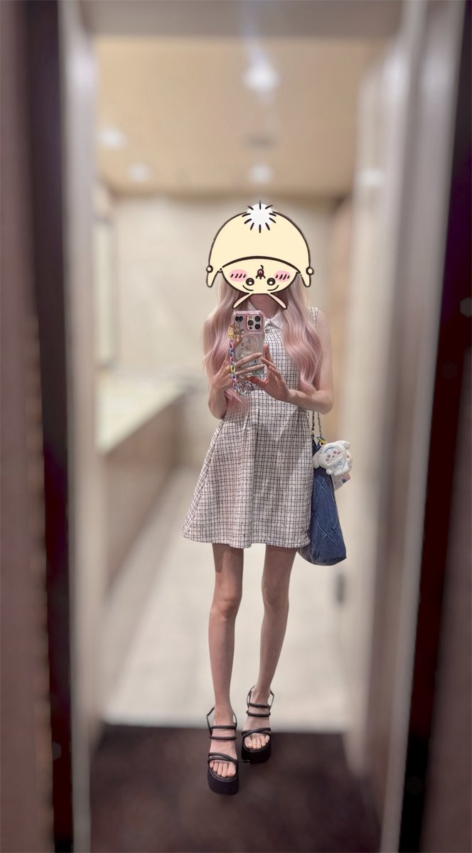 2GNZM's tweet photo. ｦﾘちいかわ映画みてから予約取りにカードラウンジ行ったんだ
うさハチつけてたからちいかわお好きなんですか？って聞かれて
咄嗟にいつもはポケモンも付けてるんです🥲って言い訳して浮気現場すぎた https://t.co/lCFpkRFFAB