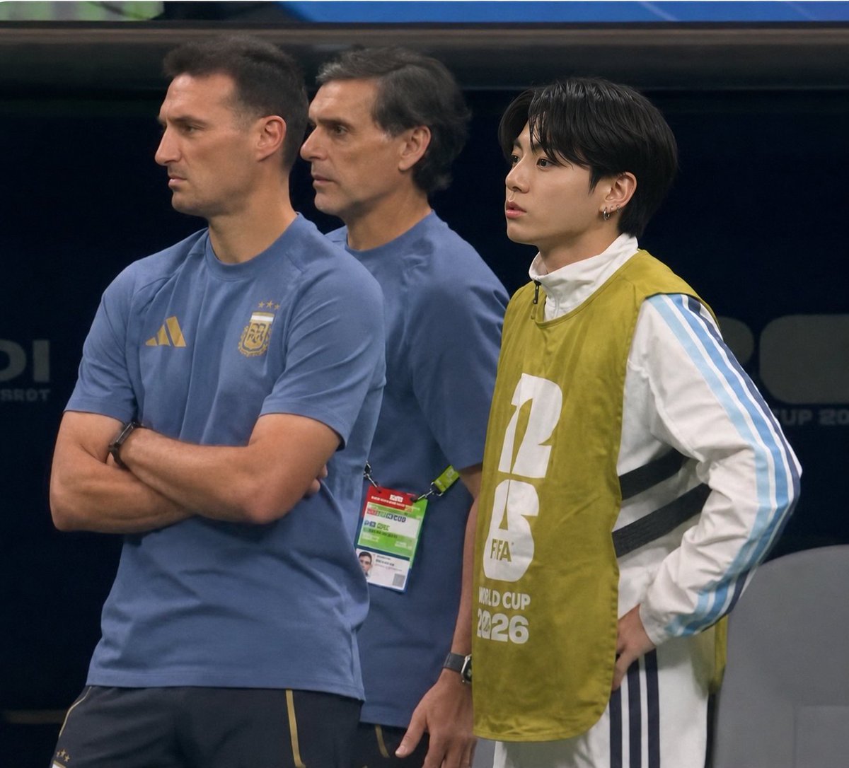 xo_guadis's tweet photo. scaloni: colo estás para entrar? 
jungkook: sir, I am jungkook.
scaloni: oh, sorry, are you ready to come in?
jungkook: yes sir.
scaloni: okay, go tell Yoongi get ready to enter. https://t.co/yWOW9fX6R4