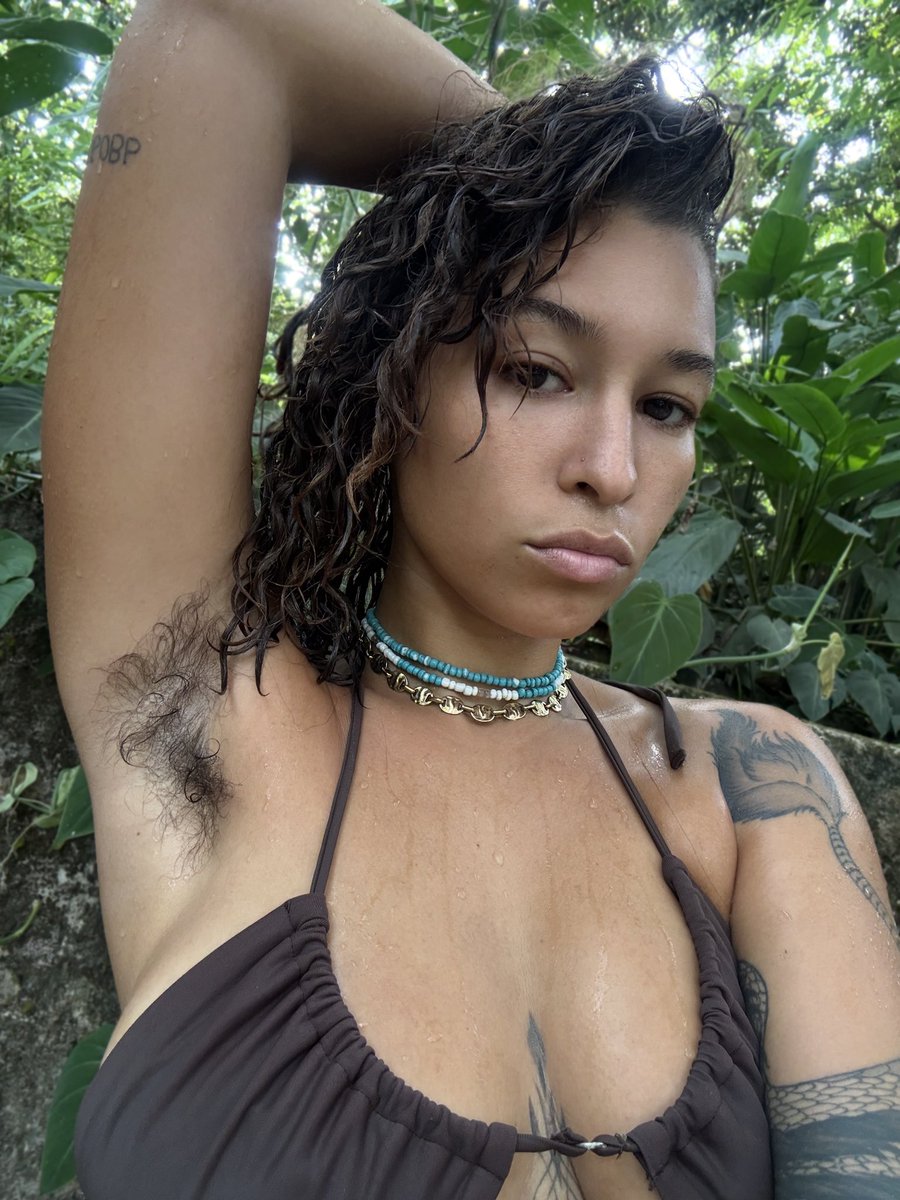 NayaMar69's tweet photo. who decided women have to shave? https://t.co/PPttZDtxay