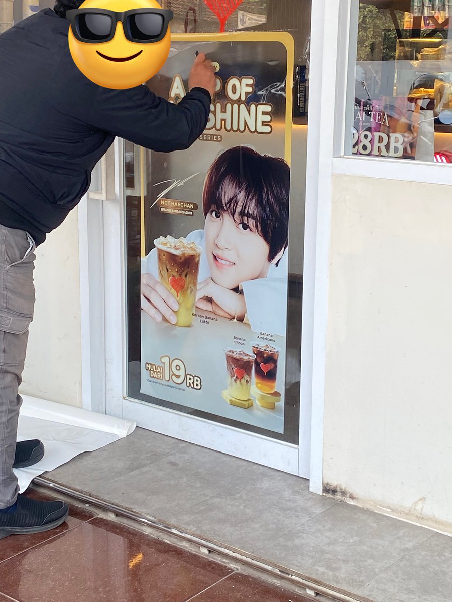 annabukanana's tweet photo. “Haechan dirayakan” is one of the biggest wish. Seeing Haechan in everywhere. Just walk in 10 steps n you will find him. Oh thank God https://t.co/SsUTe5YwY8