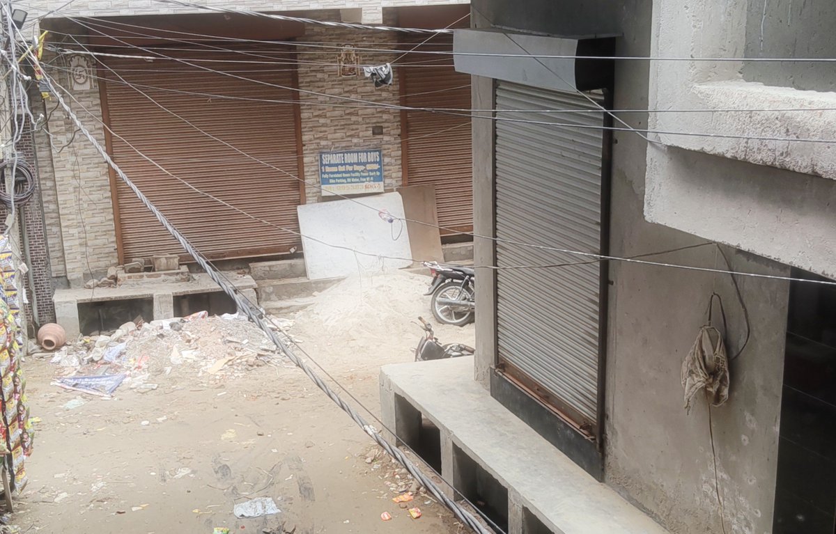 DivyaSh03422873's tweet photo. @NMakanpur @KhoraKRA2 @NagarVikas_UP @CeoNoida   naye Ghar ban rahe hai or galiyo ki halat itni kharab hai... Koi na safai karamchari yahan safai karne aate hai na koi dekhne aa raha hai.. Gali no.03, deepak vihar, khora colony ki ye halat hai.. bache school jate hai in galiyo se https://t.co/DTb6FrvSOo