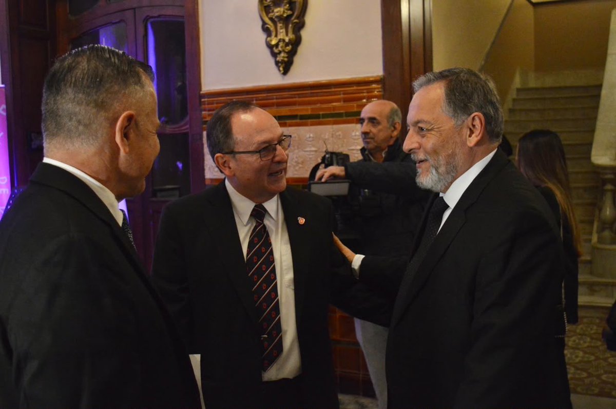 HCDCtes's tweet photo. El presidente del Concejo Deliberante Marcos Amarilla, participó de la velada de gala en el Teatro Vera, en el marco del 40° aniversario del Instituto de Cardiología de Corrientes. https://t.co/gz5hyvQaHH
