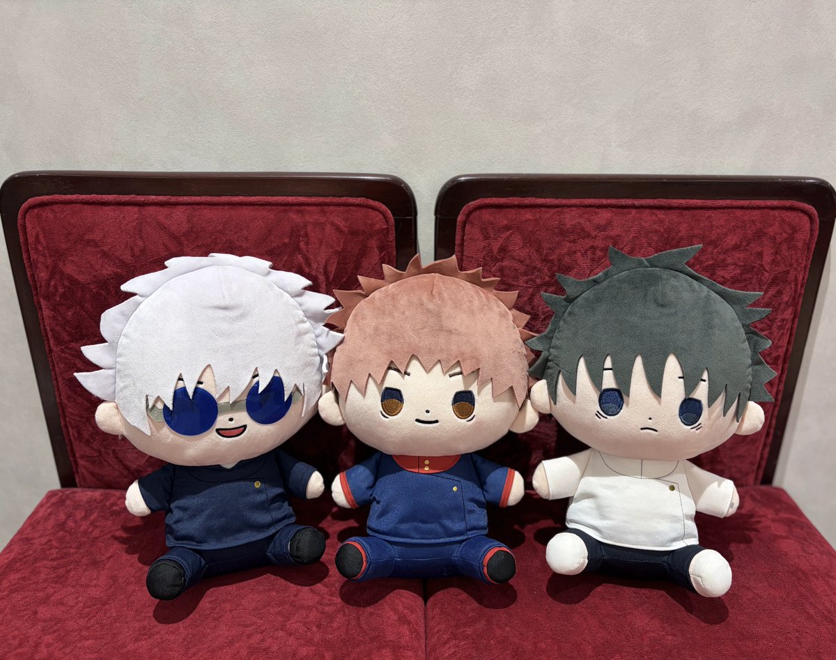 TOHOenterSTORE's tweet photo. 【#呪術廻戦】
当店では少し大きいサイズの「もっちび」を展示中！
非売品のレアなもっちびぬいぐるみです‼️
お近くにお越しの際はぜひご覧になってくださいね☀

#日比谷シャンテ #TeS https://t.co/tQ3aUY3HPb