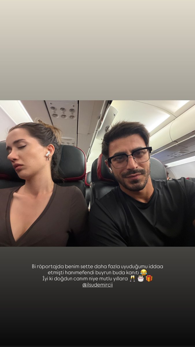 dricasantosa's tweet photo. Eles se implicando e, no final, dando os parabéns um ao outro 🥹🤍

#Arafta • #EmSu • #IlsuDemirci • #EminGünenç https://t.co/PCXgS3I75F