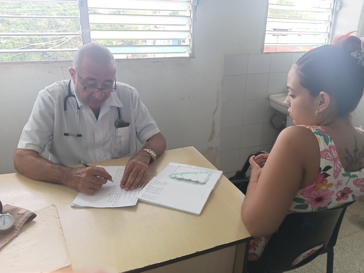 AyamelisRC's tweet photo. #SaludRafaelFreyre La Subdirectora de Salud de #FreyreLaTierraMásHermosa realiza recorrido en el Policlínico Fray Benito evaluando funcionamiento de la consulta multidisciplinaria a la gestante y al lactante.
#HolguinEsSalud
#CubaPorLaVida https://t.co/NiZ5QGTbl8