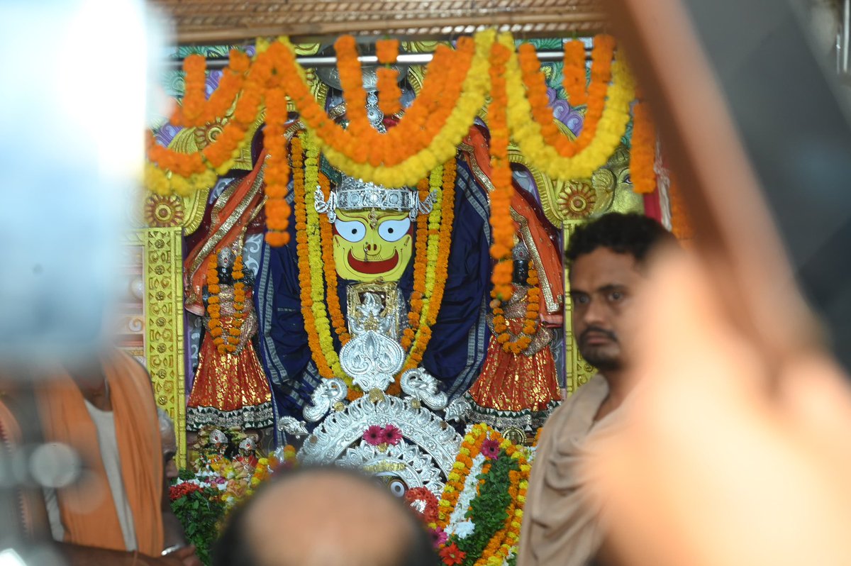 NiharMahanand's tweet photo. ଗତକାଲି ମାନ୍ୟବର ଉପ-ମୁଖ୍ୟମନ୍ତ୍ରୀ ଶ୍ରୀ କନକ ବର୍ଦ୍ଧନ ସିଂହଦେଓଙ୍କ ସହିତ ଭଟଲି ଦଧିବାମନ ଠାରେ ଆୟୋଜିତ "ରଥଯାତ୍ରା ଏବଂ ନବଗୁଞ୍ଜର କଳା ମହୋତ୍ସବ" ରେ ଯୋଗଦାନ କଲି।
ଜୟ ଜଗନ୍ନାଥ! 🙏
ଜୟ ଦଧିବାମନ ସ୍ୱାମୀ! 🙏
#RathaYatra2026
#Bhatli
#Bargarh https://t.co/wxwW3gHsLt