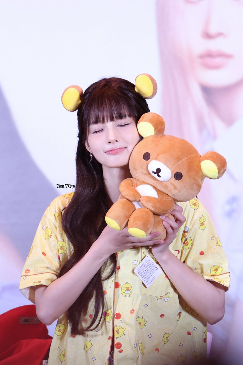 6m70p_xx's tweet photo. 260723 MS
世界上怎麼會有如此可愛的熊😭

#NMIXX #엔믹스 #SULLYOON #설윤 https://t.co/tqDGvKB3Nu