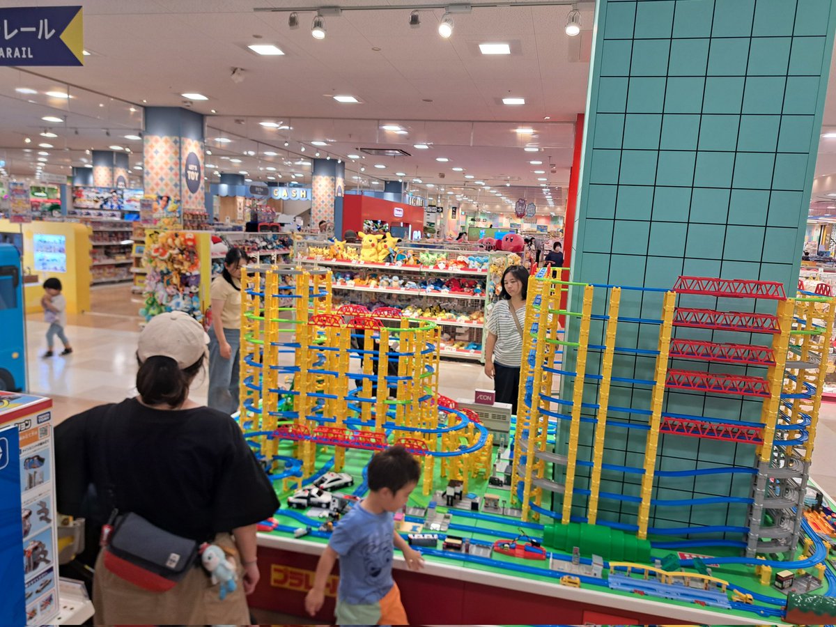 raichi__711's tweet photo. 改装店視察
イオンスタイルつくば店
ROPEN 0717
視察0724

・直営3階部分に初出店となる
「ワンダーゲート」を展開

・子どもから大人まで3世代が
触れて試して遊べる体験型フロアへ

・入口、ポップアップスペースでは
今 市場で高まっているキャラクター、
限定グッズを展開 https://t.co/WTzS9kF66k