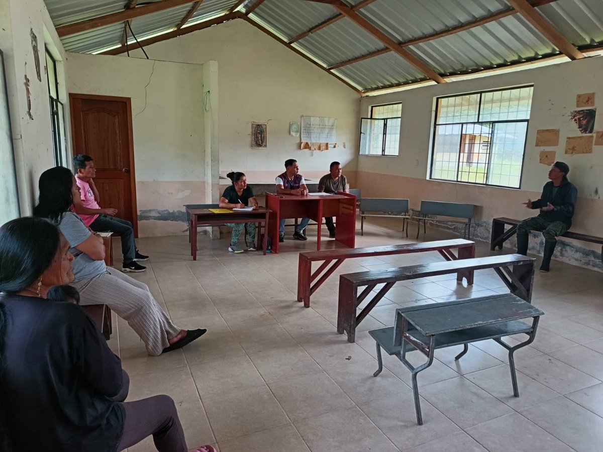 GoberPastaza's tweet photo. 📍#Tarqui
La Tenencia en coordinación con el Kuraka de la Comuna Ancestral San Jacinto del Pindo y el Kuraka de la comunidad Campo Alegre, desarrollaron una reunión para abordar temas relacionados con los linderos territoriales y la convivencia comunitaria. https://t.co/JJaO1Evmud