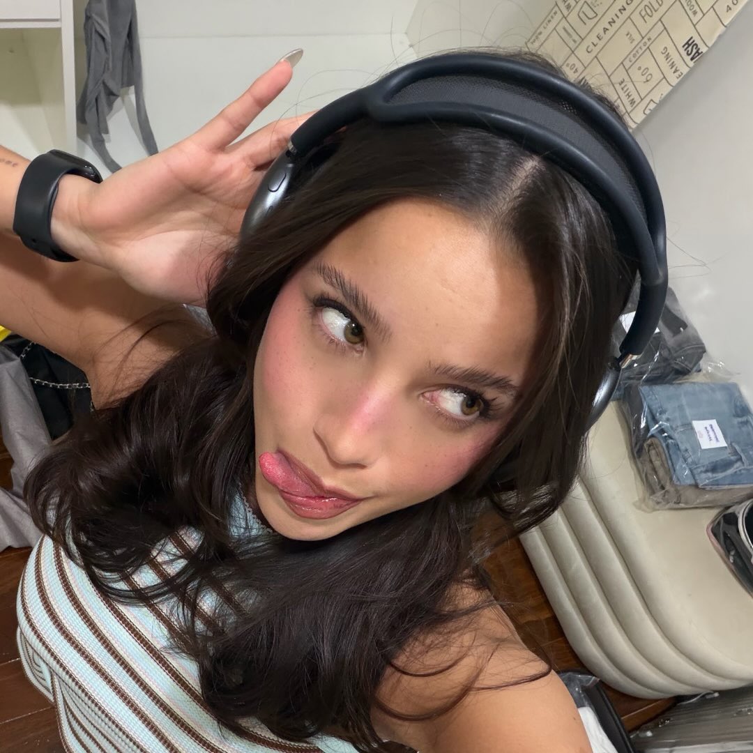 MernesData's tweet photo. Mala Pero Cutie también actualiza su foto de perfil. 🎧 https://t.co/NWuSC4vYDk