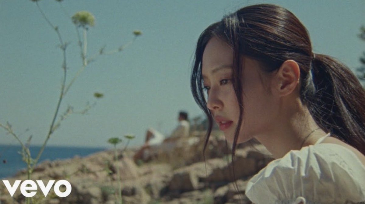 jisootattoes's tweet photo. RT Y COMENTA POR JENNIE

LESS THAN A LOVER OUT NOW
#SummerWithJENNIE #JENNIE
#우리의_여름은_제니의_레스댄어러버 https://t.co/MQoYa2IUkA