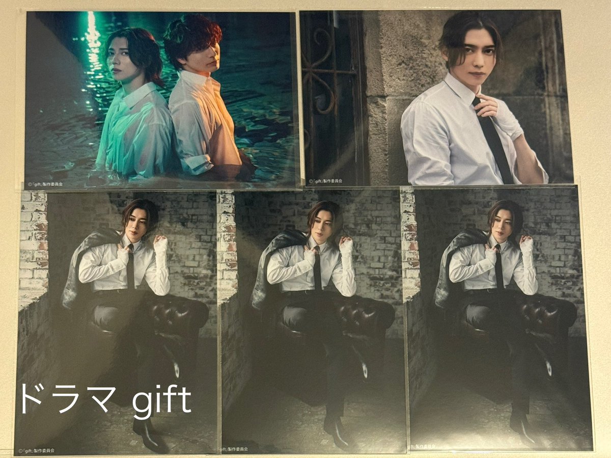 KKKpsm's tweet photo. 【交換】 gift ソリエボ トレブロ ランブロ 

譲:
舞台gift、ドラマgift、舞台ソリエボ、ドラマソリエボ

求:💙各1
ドラマgift
トレブロA、トレブロB、 クリアカード
秋葉(和田)

本日以降会場手渡し(26昼✖️)>都内手渡し https://t.co/fYNGWPwi86