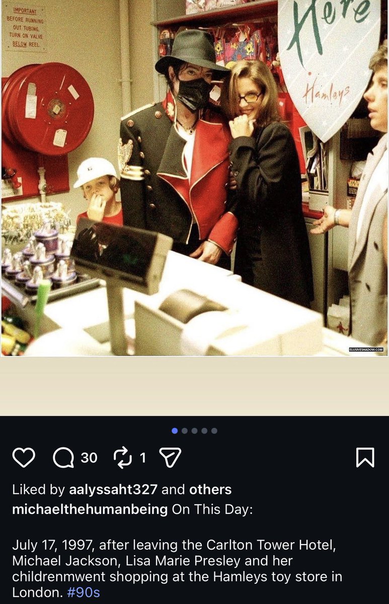 apleheadpresley's tweet photo. then met up with his ex wife in London 2 weeks later. MESS. https://t.co/PyLZdrjNcp