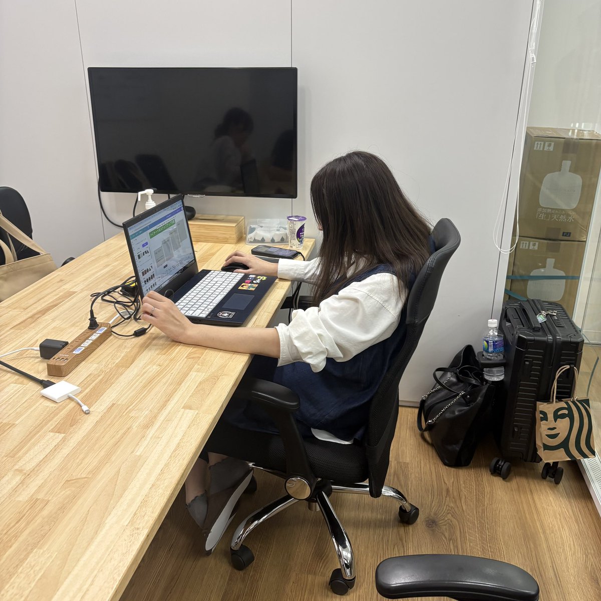 naruto_aparise's tweet photo. @orange_tomo_mii キャンバの達人オフィスいます🏢 https://t.co/Wm9YoXrdFw