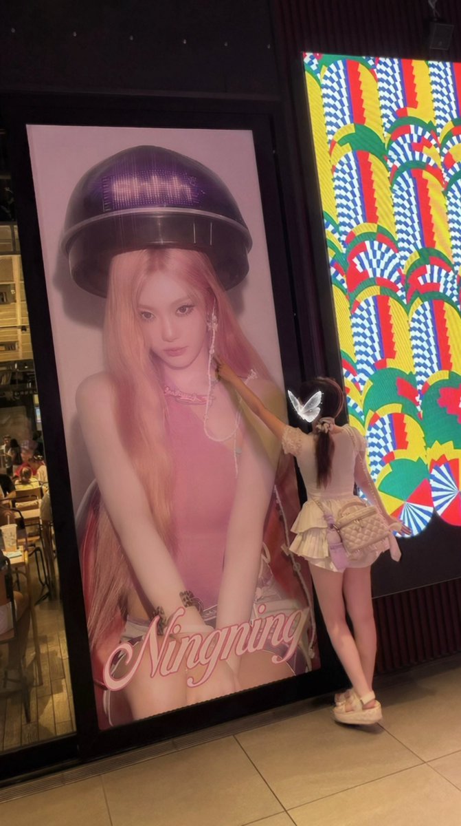 1023ning_ae's tweet photo. 𝒂𝒆𝒔𝒑𝒂 POP UP幸せ空間すぎ🖤🎀
#aespa #エスパ #에스파 https://t.co/URDNiEsdSD