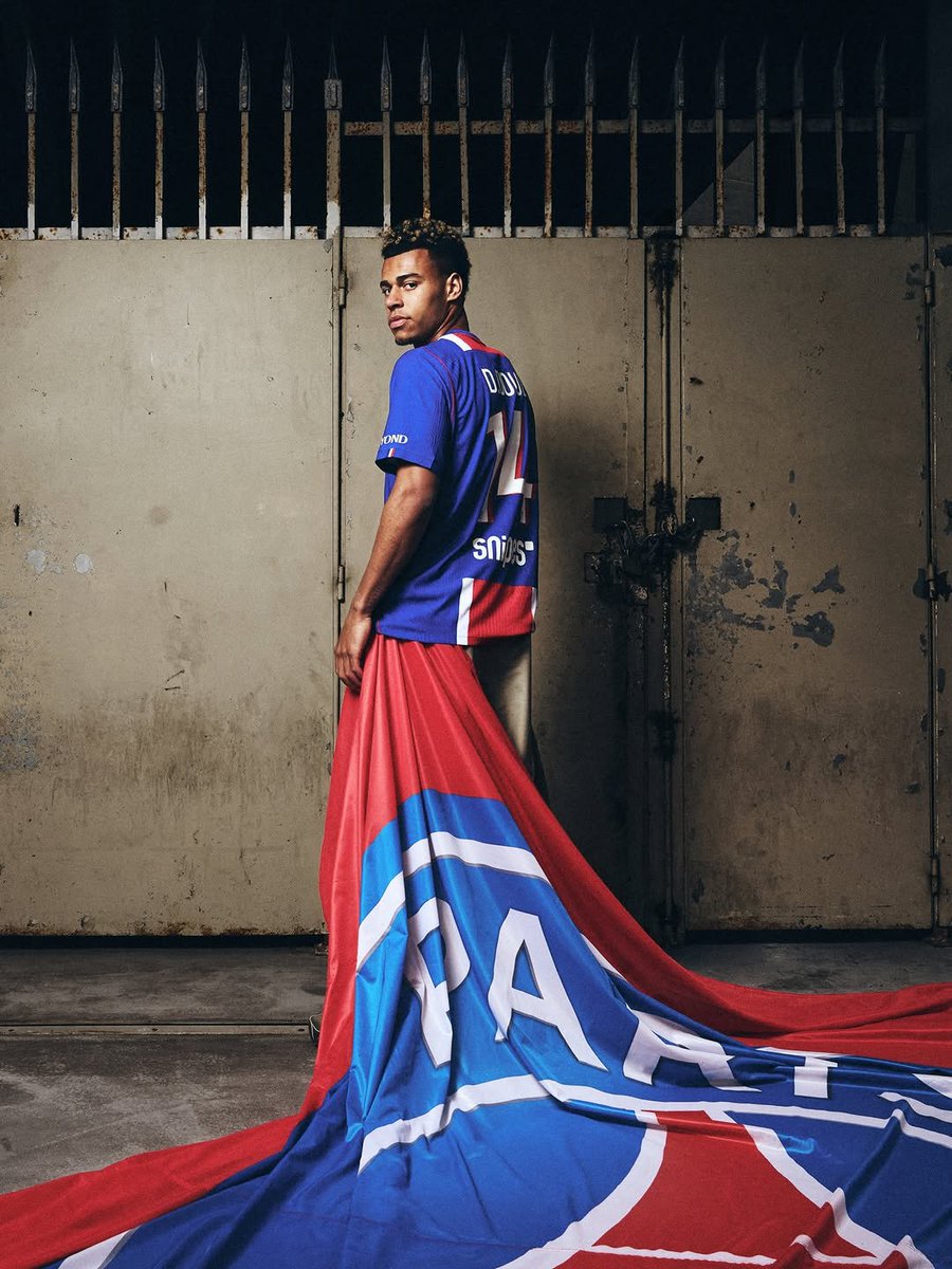 desiredoue_fc's tweet photo. New Season Here We Go 💙❤️ https://t.co/UQ7NsWBDFe