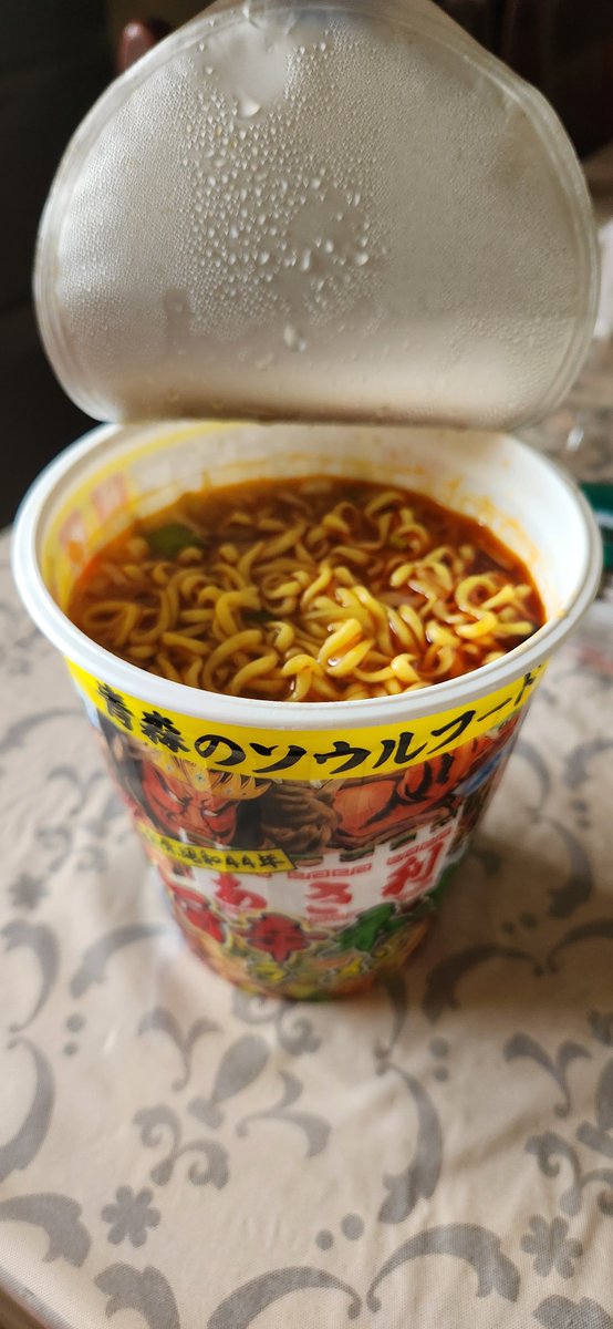 Marunosuke814's tweet photo. 青森のソウルフードあさ利のネギラーメンがローソンで味わえるとはこれはまた(*´꒳`*)ﾖｷﾖｷ
 #ローソン
 #青森のソウルフード
 #あさ利
 #旨辛ネギラーメン https://t.co/mGGDWmPJJU
