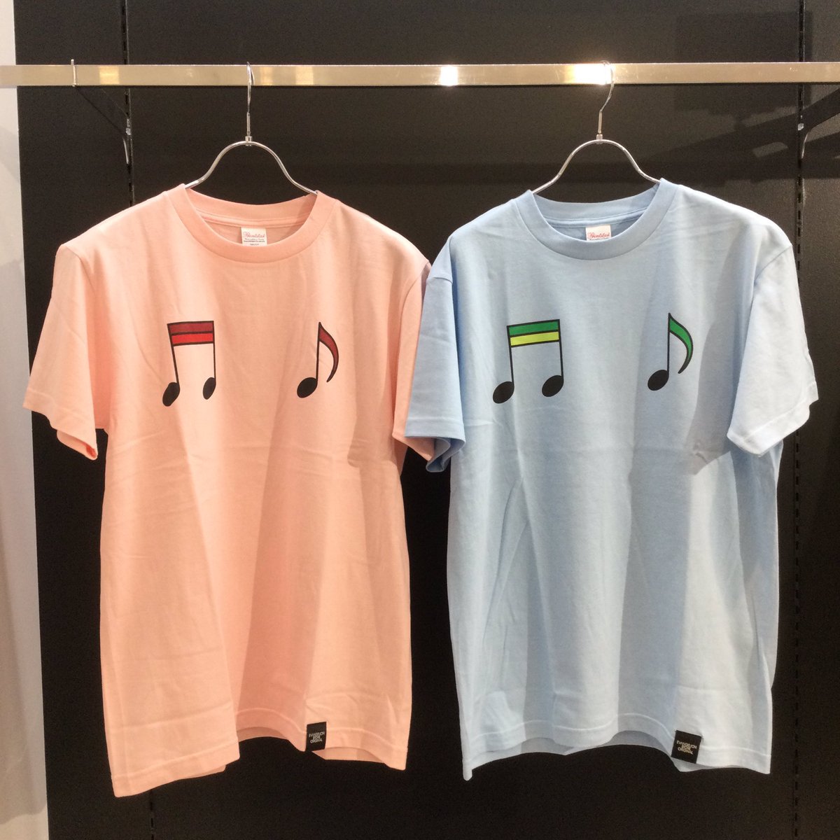eva_store's tweet photo. 【TOKYO-01(池袋)】《再入荷》
EVA STOREオリジナル「Tシャツ ユニゾンアタック　シンジ(水色)/アスカ(ピンク)」各種が入荷！

『新世紀エヴァンゲリオン』第九話にて、シンジとアスカが着用していたシャツをイメージしたTシャツです✨
背面にはサブタイトルが英字でプリント。シンジとアスカのようにペアルックでの着用もおすすめですよ🎶

オンラインストアはこちら⏬
https://t.co/rE7YYrnXB6

#エヴァストア