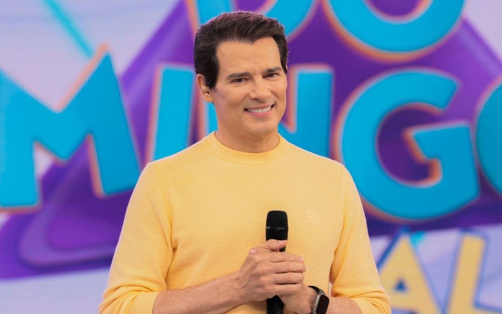 Brwala28098's tweet photo. O SBT prepara grandes novidades para os domingos! 🎉

O #DomingoLegal ganhará um novo game show inédito e quadros novos, e com mais interatividade no programa. E o #ProgramaSilvioSantos vai resgatar clássicos para comemorar o mês de aniversário da emissora que promete nostalgia. https://t.co/8NOVm5Y4R4