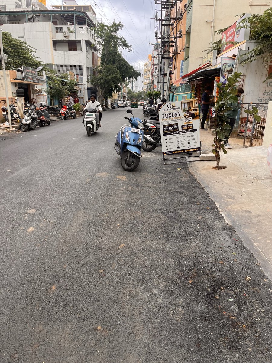 csvadiraj's tweet photo. @kengeritrfps bhagegowda road mylasandra  is not at all pedestrian and kids friendly. Its a ticking bomb for some bad to happen due to road side parking by commercial establishments. Can you please look into it. CC: @krishnabgowda https://t.co/lNew0CYytT