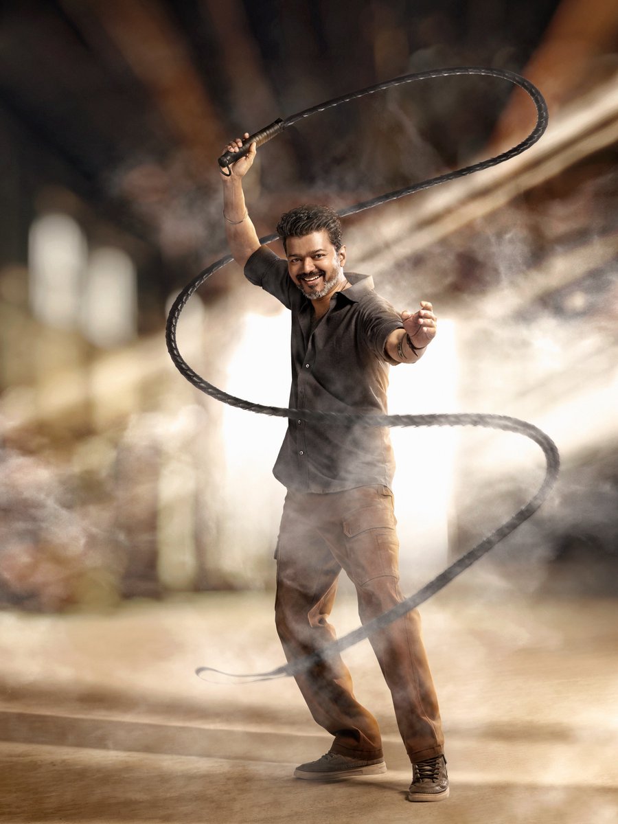 VijayFansUpdate's tweet photo. #JanaNayagan 2nd look poster Photoshoot click by @venketramg 📸 

@actorvijay @JanaNayaganFilm https://t.co/HbtBCBmU2Q