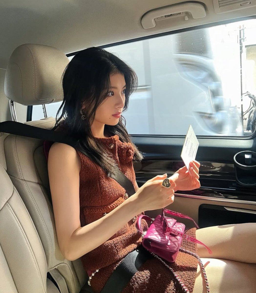 arashisakura's tweet photo. 出口夏希✕シャネル https://t.co/dVUigSM2eC