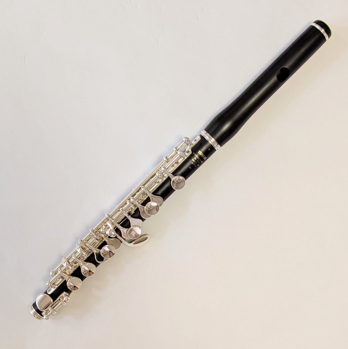 inoue_gakki's tweet photo. 中古管楽器情報.。
ヤマハ ピッコロ YPC-62
使用年数も比較的浅めです。全分解全タンポ交換、管体クリーニング、キイ磨きなどのメンテナンスを実施済み。安心してご愛用いただけるコンディションでございます。販売価格￥162,800-。いかがでしょうか😊
▷https://t.co/WuO0TdKhMR https://t.co/m9coayyp3o