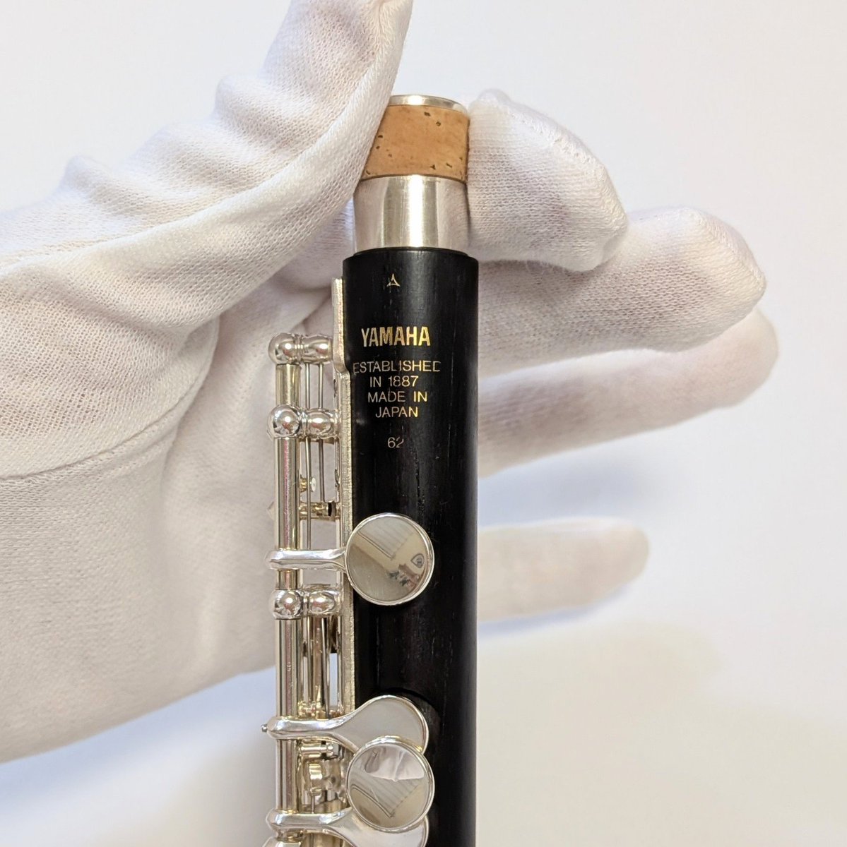 inoue_gakki's tweet photo. 中古管楽器情報.。
ヤマハ ピッコロ YPC-62
使用年数も比較的浅めです。全分解全タンポ交換、管体クリーニング、キイ磨きなどのメンテナンスを実施済み。安心してご愛用いただけるコンディションでございます。販売価格￥162,800-。いかがでしょうか😊
▷https://t.co/WuO0TdKhMR https://t.co/m9coayyp3o