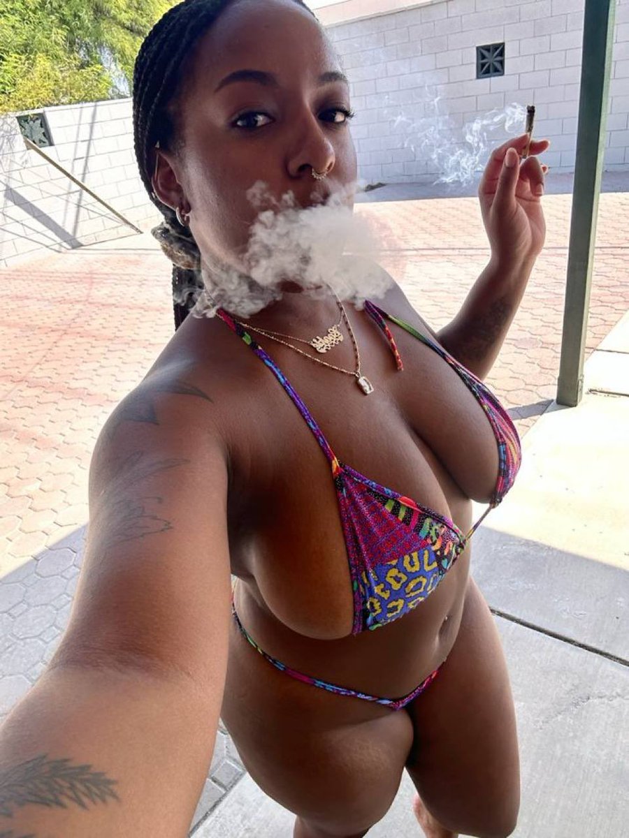 fwmelanny's tweet photo. Who’s DTF and smoke 💨?

#buyingcontent #Facetime #Ohio #CBUS #OhioThots #ColumbusOhio #ColumbusNSFW https://t.co/V8kC2JqHgf