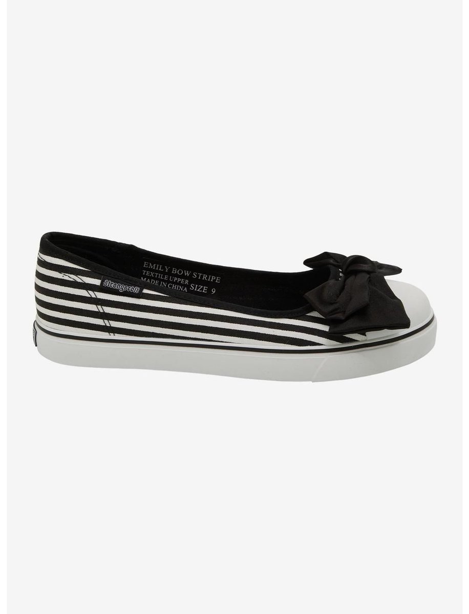 lyntheredonetha's tweet photo. Top
Bottom
Shoes
Accessories https://t.co/QXaeT59xOS